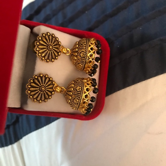Indian ethnic Jhumka earrings - Picture 3 of 4
